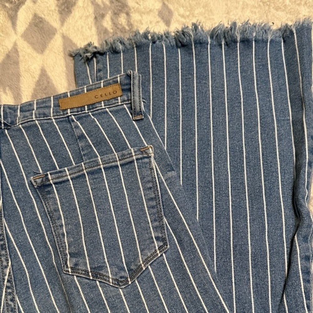 678.  Cello juniors size 7 striped flare jeans with frayed hem